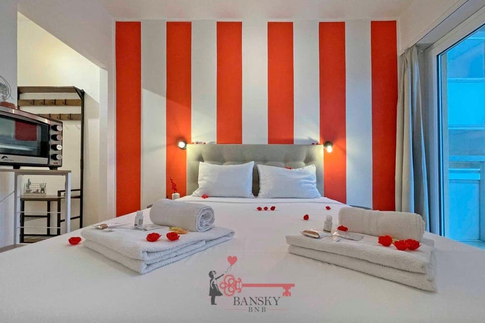 Bed, Kitchen or kitchenette, Photo of the whole room, Bedroom, towels