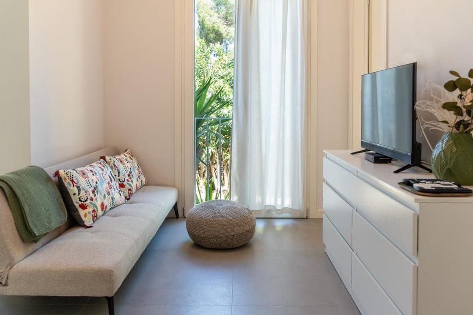 Communal lounge/ TV room, Living room