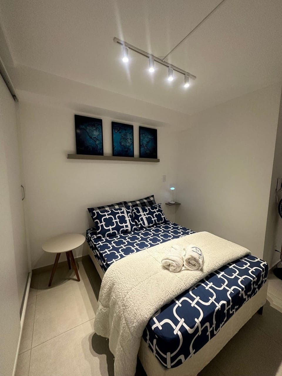 Photo of the whole room, Bedroom