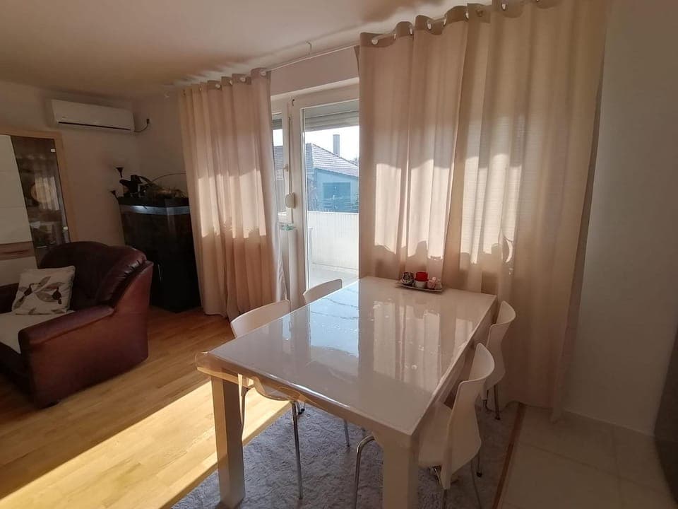 Living room, Dining area, air conditioner