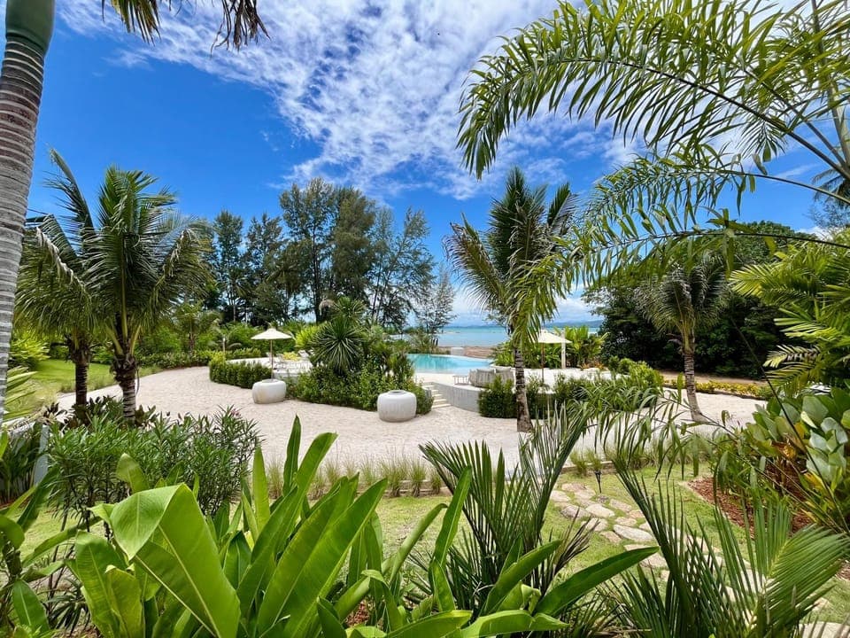 Natural landscape, Garden, Beach, Garden view, Mountain view, Sea view, Swimming pool, sunbed