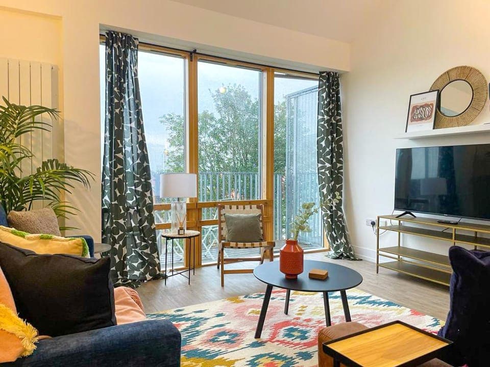 Communal lounge/ TV room, TV and multimedia, Living room, Seating area