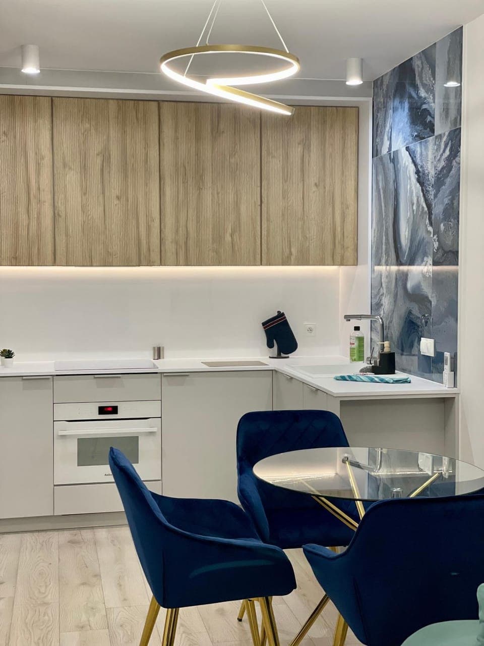 Coffee/tea facilities, Kitchen or kitchenette, Dining area, hair dresser