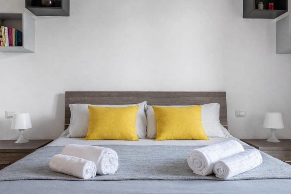 Bed, Bedroom, towels, wardrobe