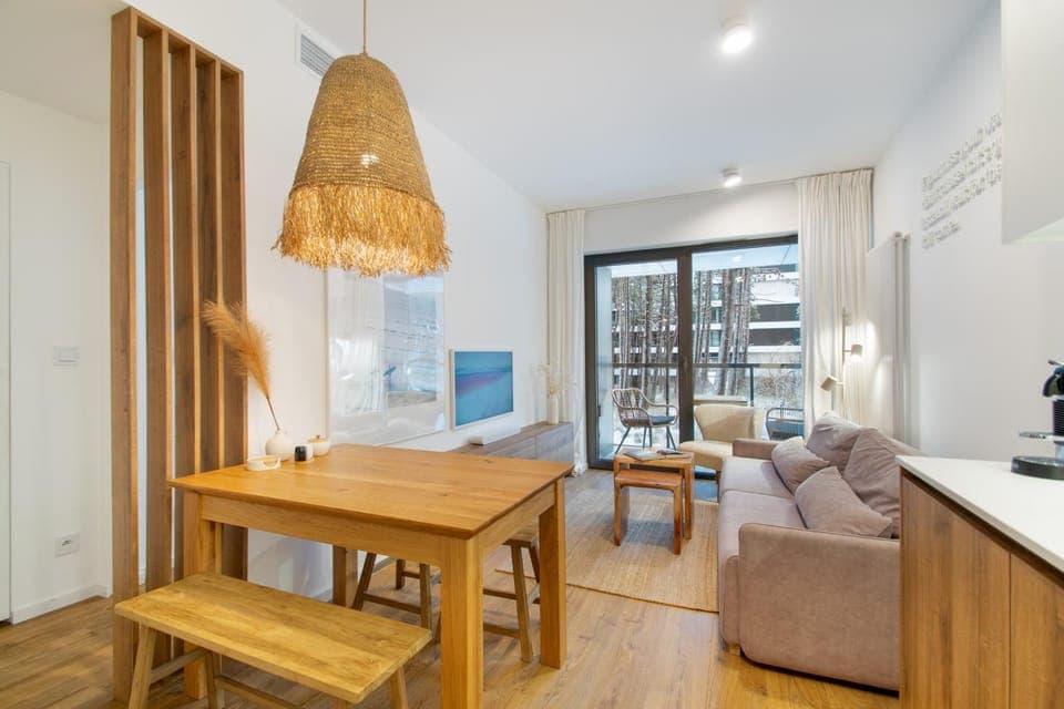 TV and multimedia, Kitchen or kitchenette, Living room, Seating area, Dining area