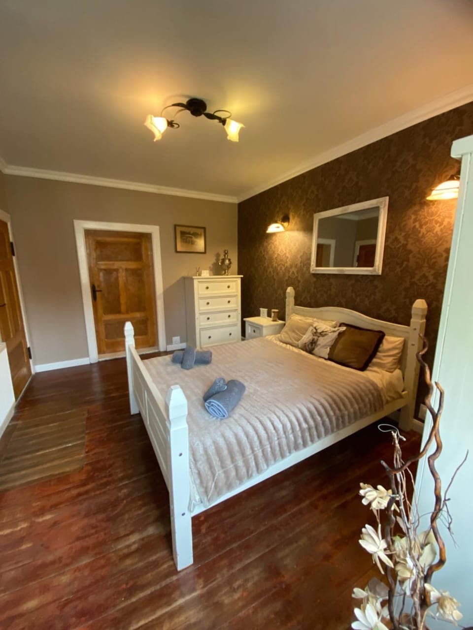 Bed, Photo of the whole room