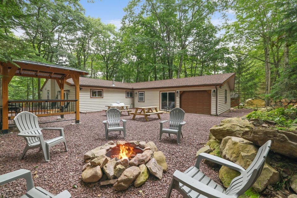 Property building, BBQ facilities, Other, Evening entertainment, Evening entertainment, flat iron