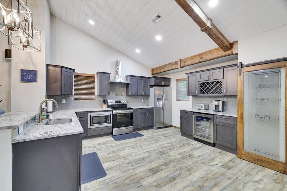pet friendly, stove, kitchen, kitchen