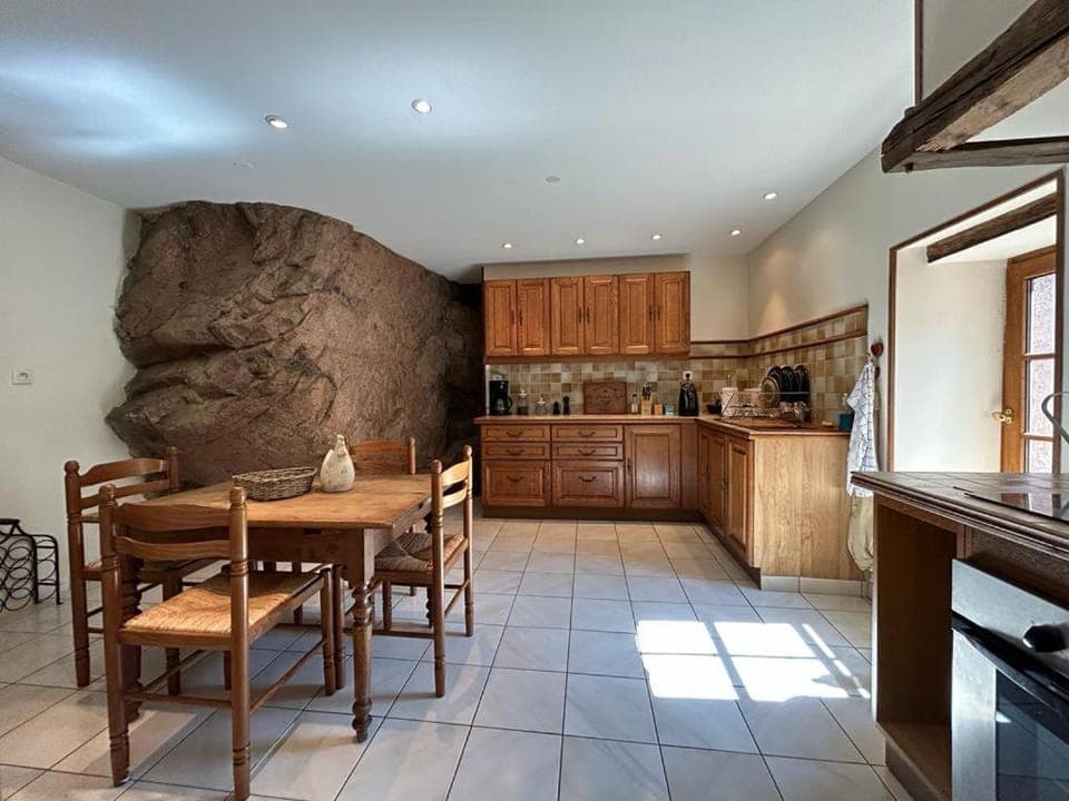 Kitchen or kitchenette, Seating area, Dining area, pet friendly, stove