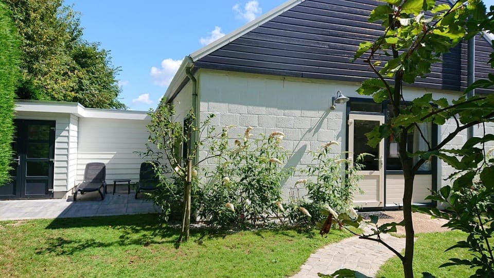 Property building, Spring, Day, Garden, Garden, Balcony/Terrace, Garden view