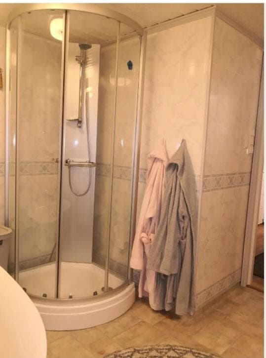 Shower, Bathroom, towels
