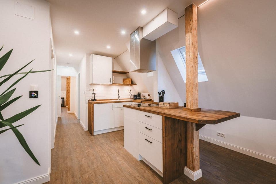 Coffee/tea facilities, Kitchen or kitchenette, Photo of the whole room, stove, toaster