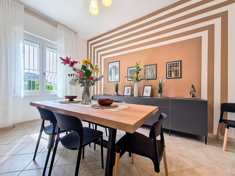 Kitchen or kitchenette, Living room, Dining area