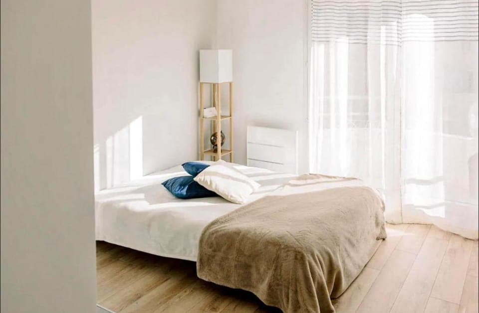 Bed, Photo of the whole room