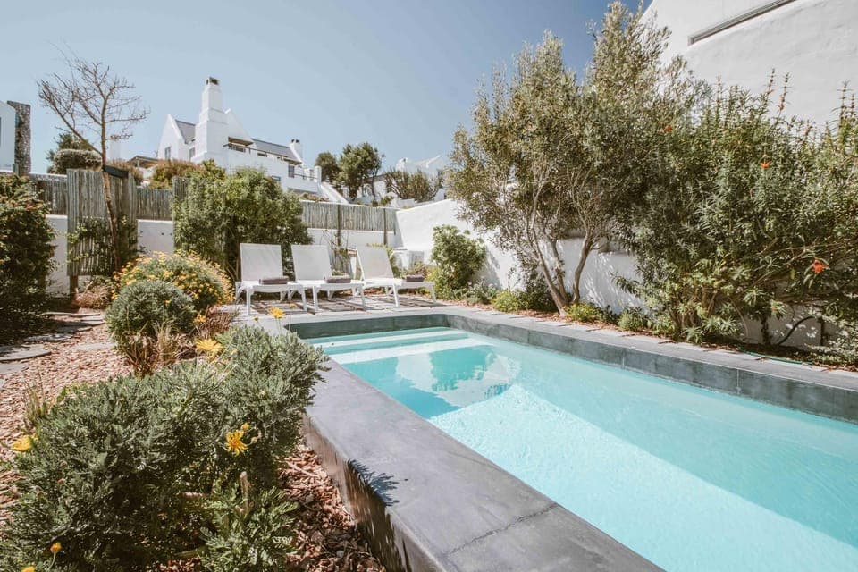 Garden, Garden view, Pool view, Swimming pool, sunbed