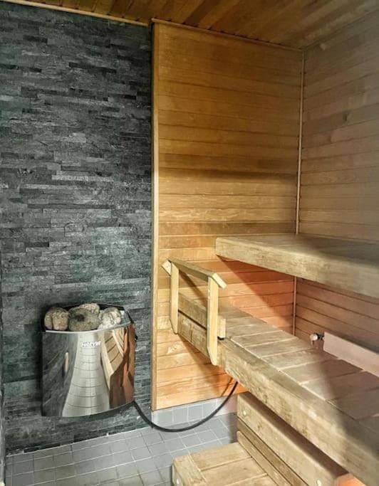 Kotimaailma - Tilava rivitalo asunto 3MH ja sauna lähellä Korson keskustaa Apartment in Uusimaa