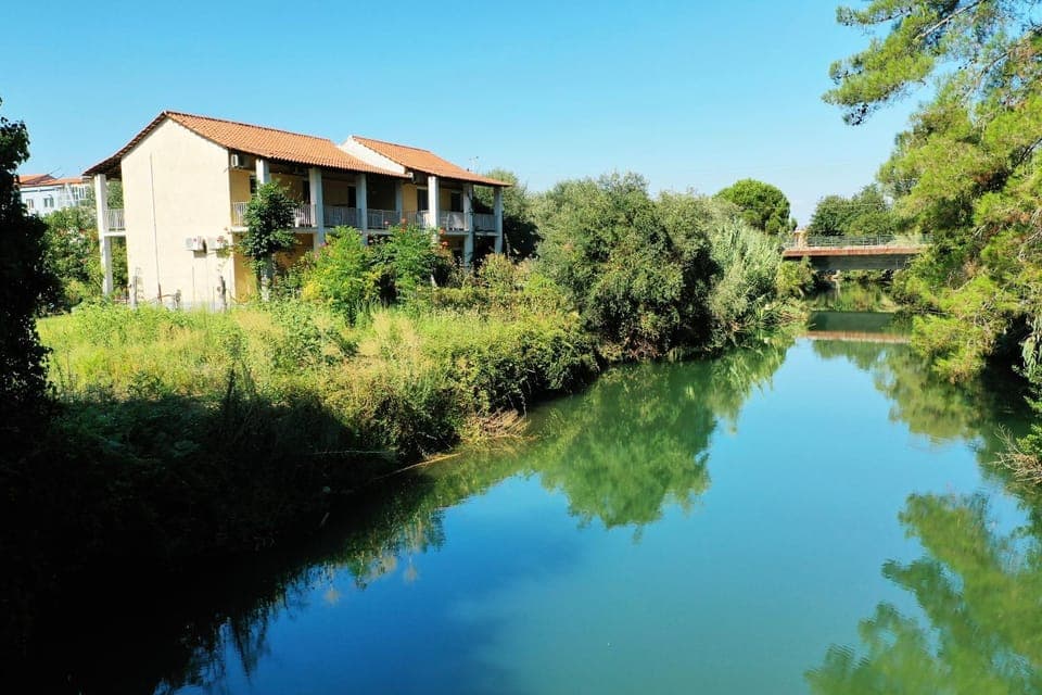 Property building, Natural landscape, Fishing, Garden, River view