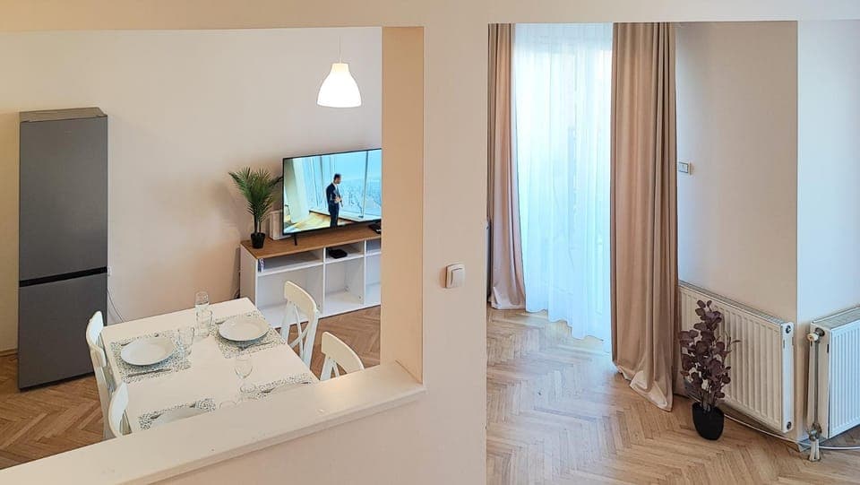 TV and multimedia, Kitchen or kitchenette, Dining area