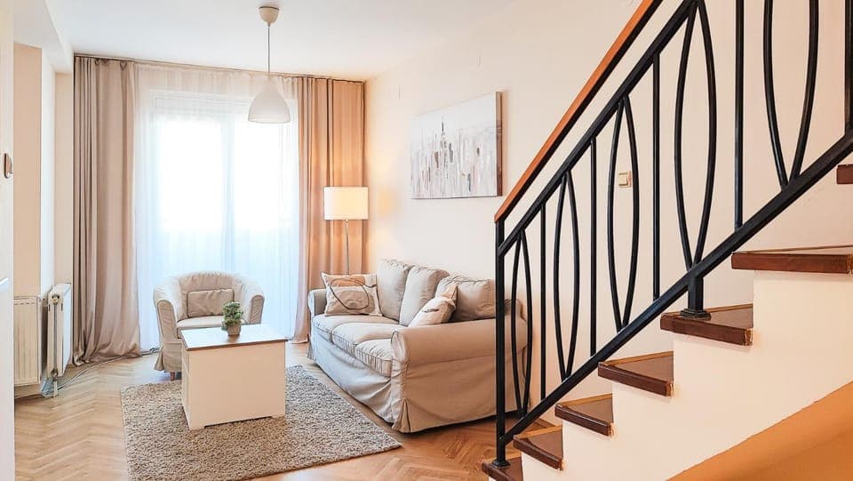 Living room, Seating area