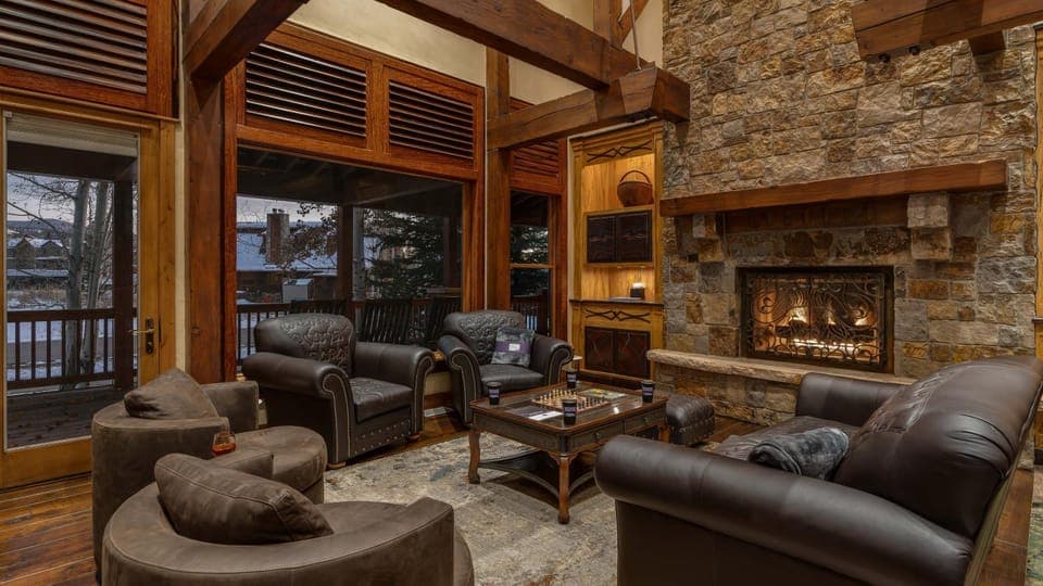 Living room, Seating area, fireplace