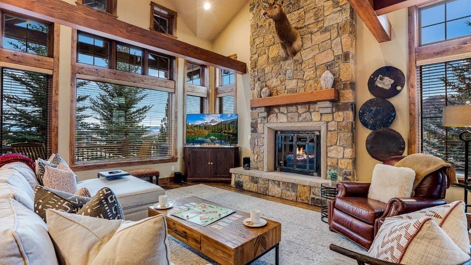Living room, Seating area, fireplace