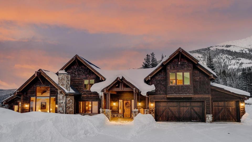 Facade/entrance, Winter, Mountain view