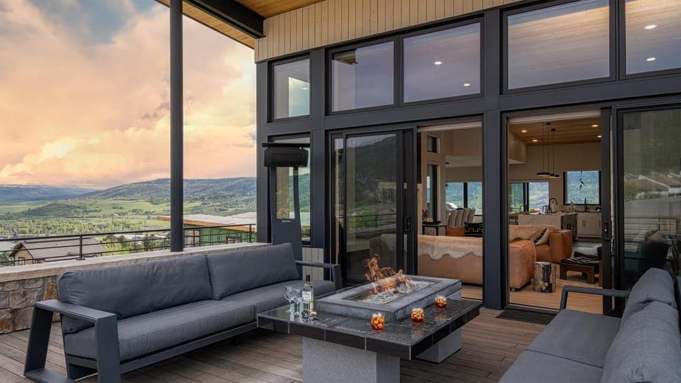 View (from property/room), Balcony/Terrace, Mountain view