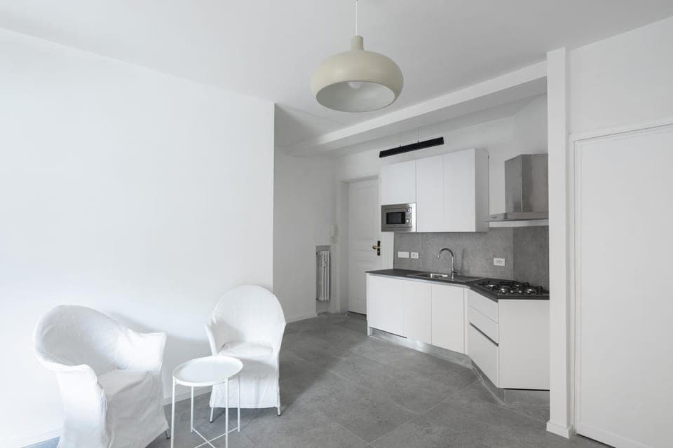 Kitchen or kitchenette, minibar, stove