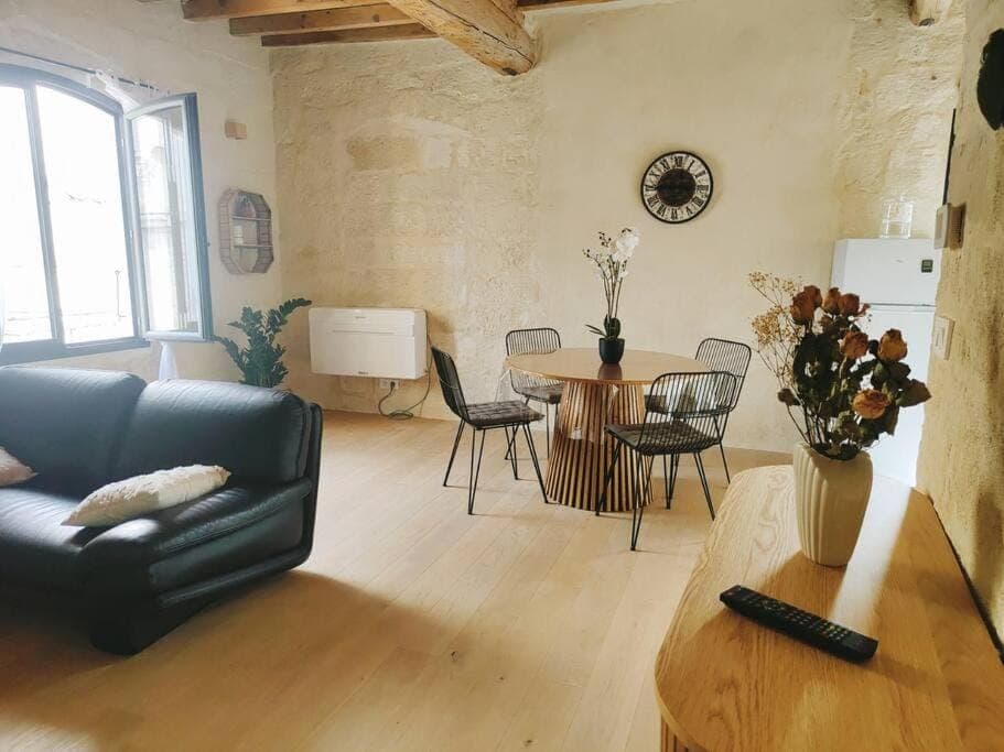 Living room, Dining area