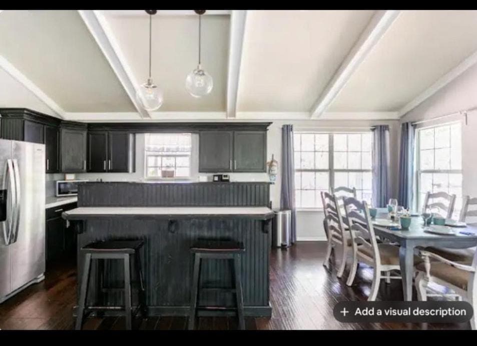 Kitchen or kitchenette, Dining area