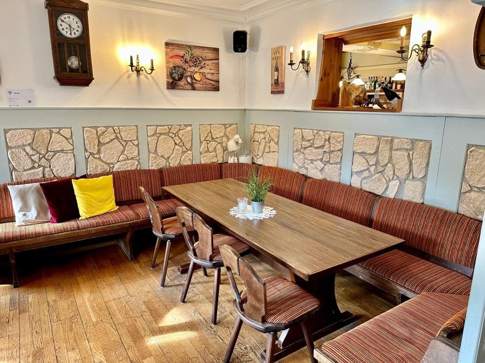 Restaurant/places to eat, Internal: Not applicable to any particular room