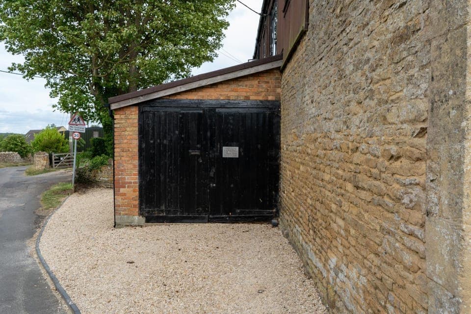 Property building, Day, Neighbourhood, Street view, Parking