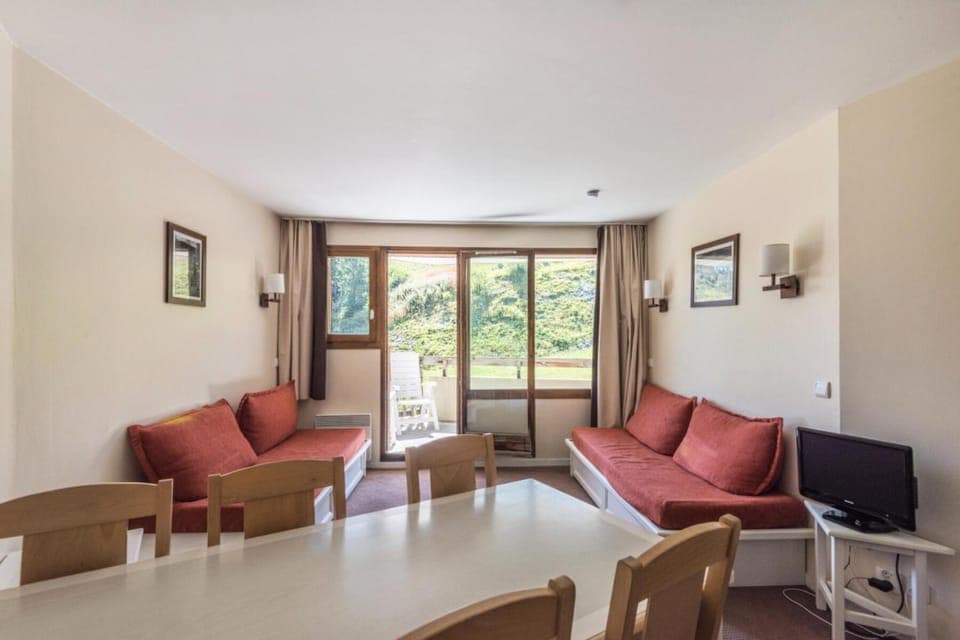 Bed, Living room, fireplace, kitchen