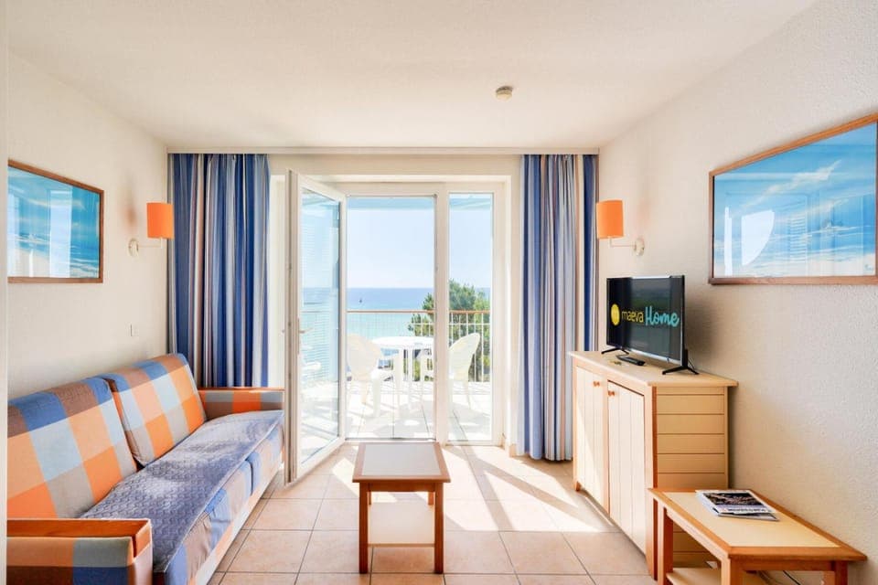 Bed, furniture, kitchen