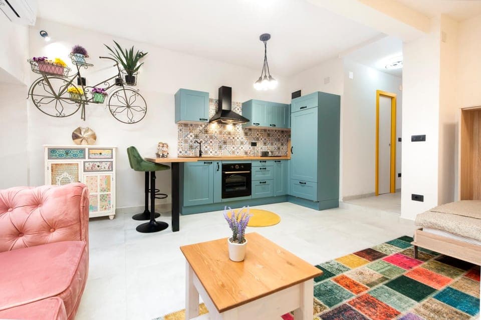 Bed, Kitchen or kitchenette, Living room, Photo of the whole room, Seating area, Dining area, pet friendly, stove