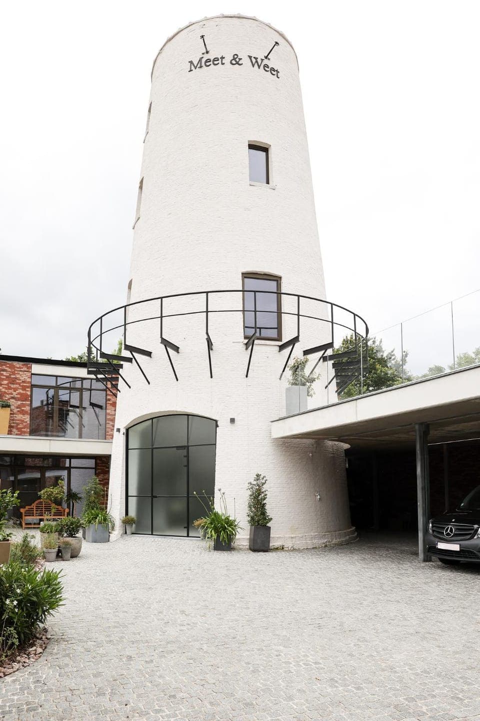 Property building, Garden, Parking