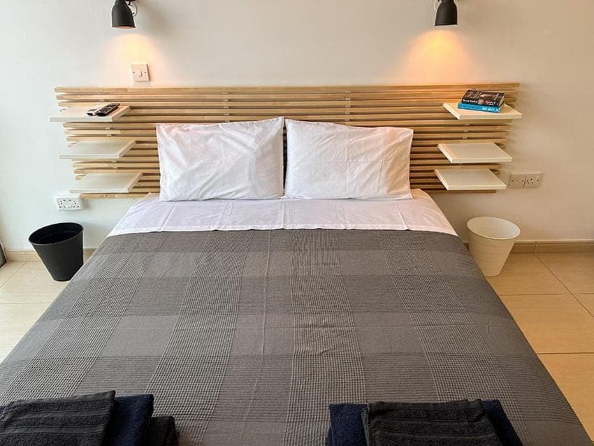 Bed, Bedroom, towels