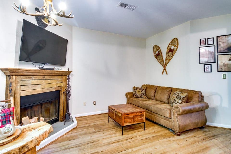 Wintergreen Resort Condo w/ Deck, 0.3 Mi to Slopes House in Massies Mill