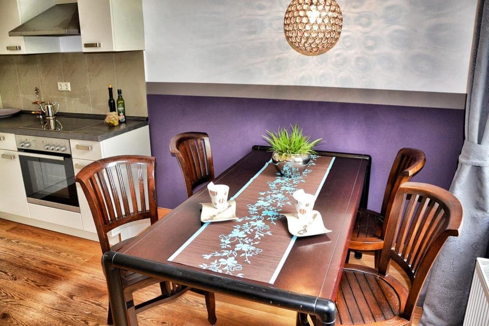 Coffee/tea facilities, Kitchen or kitchenette, Dining area