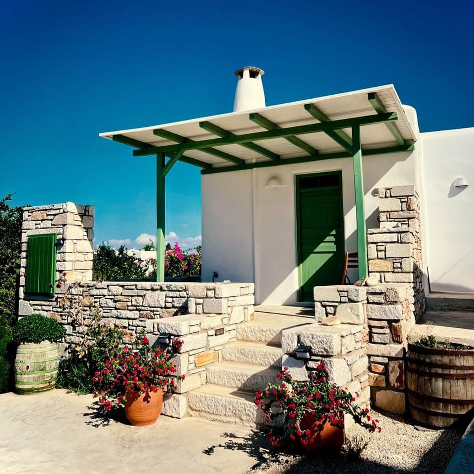 Facade/entrance, Balcony/Terrace