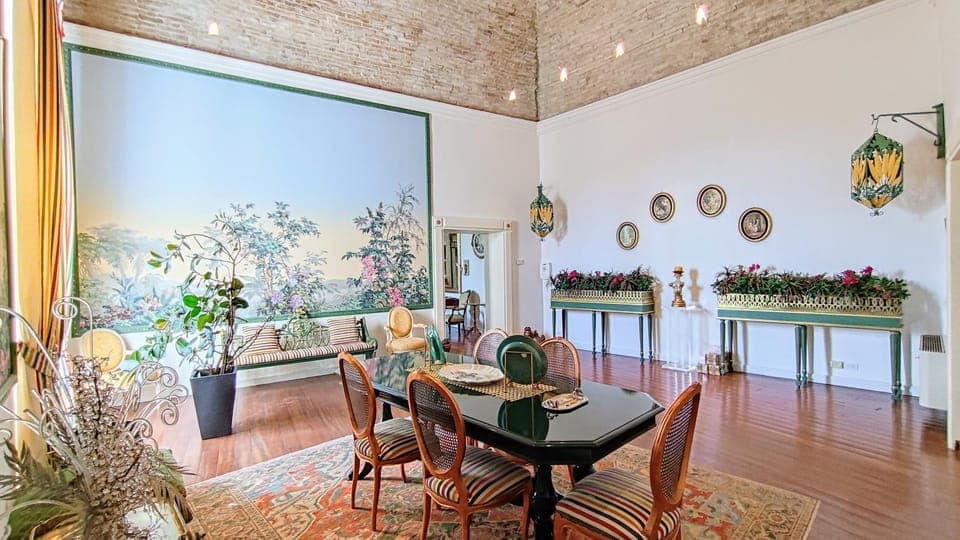 Living room, Decorative detail, Dining area