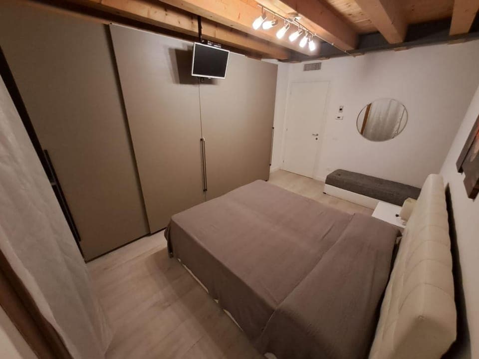 Bed, TV and multimedia, Photo of the whole room, Bedroom, wardrobe