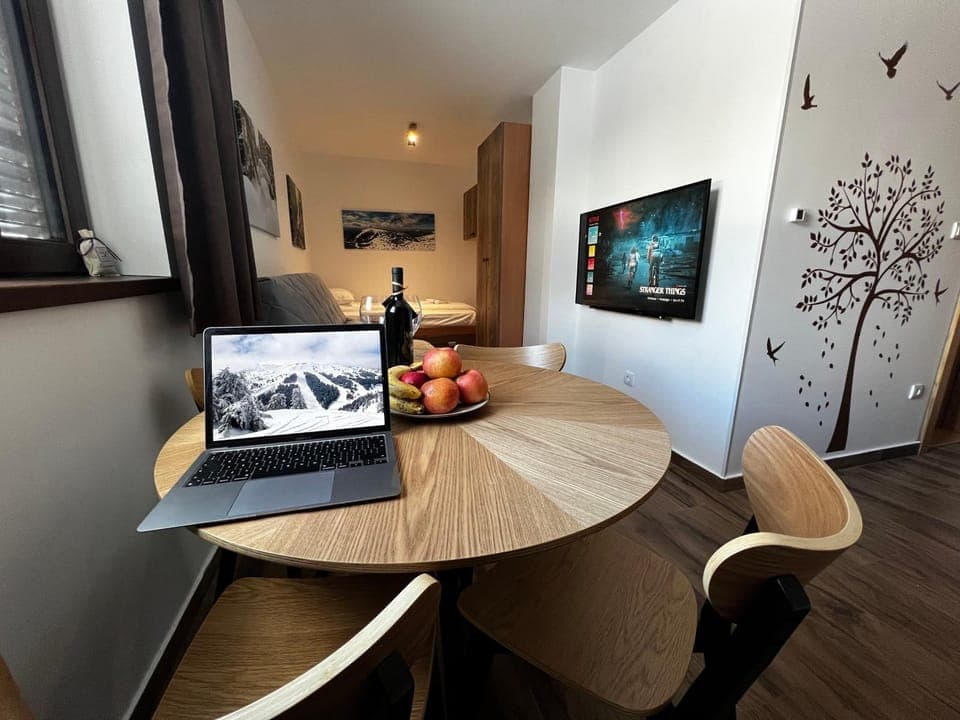 TV and multimedia, Living room, Dining area