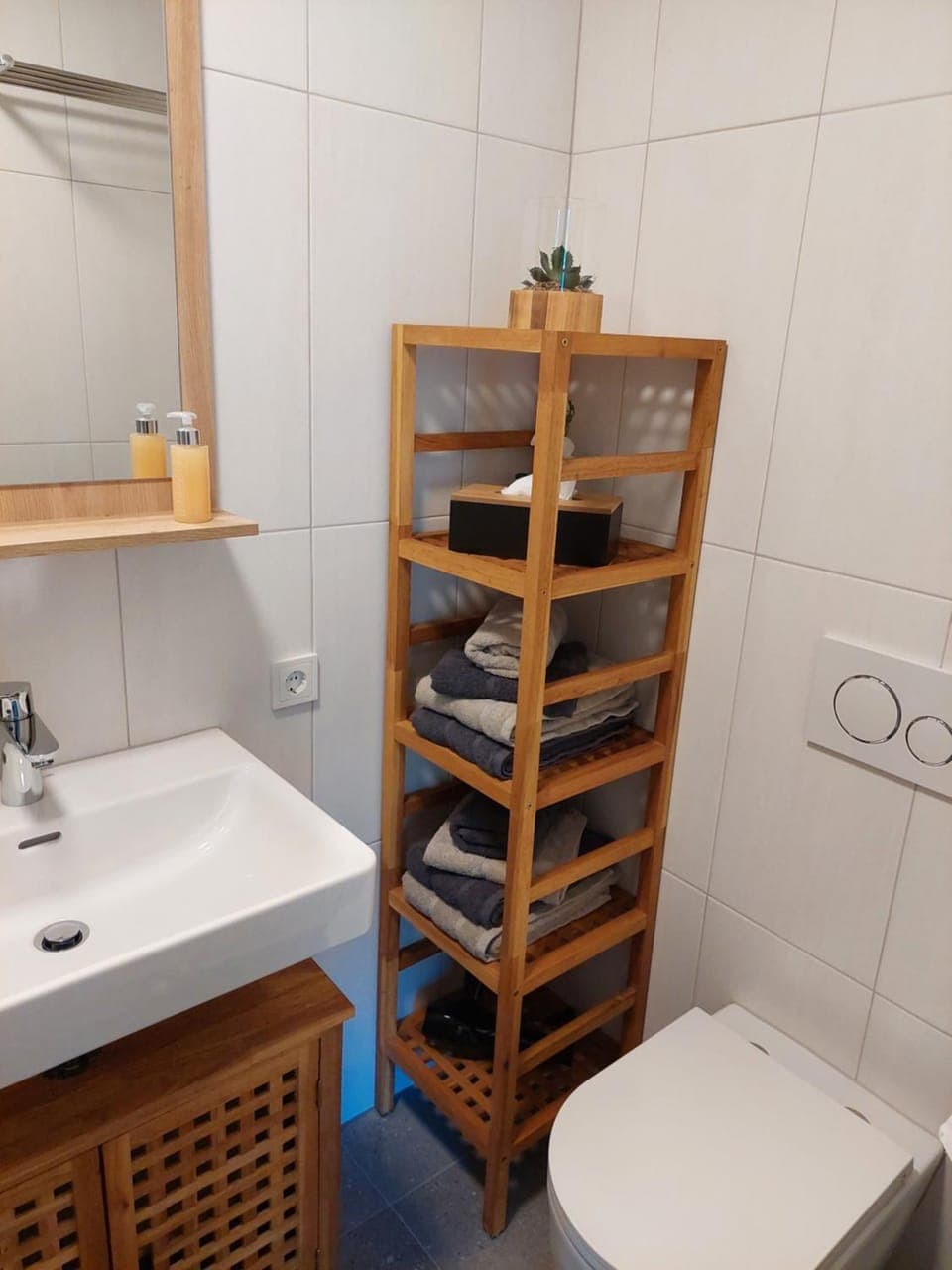 Toilet, Bathroom, towels