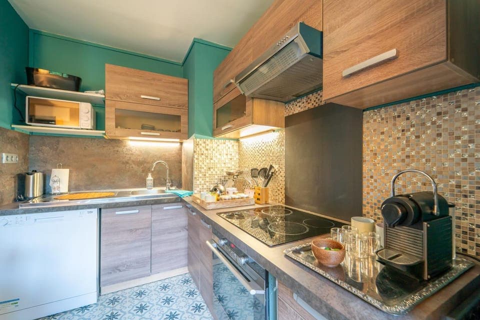 Kitchen or kitchenette