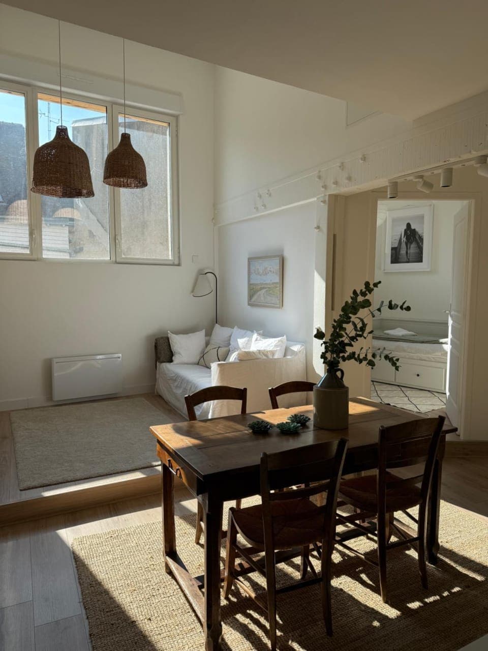 Living room, Seating area, Dining area