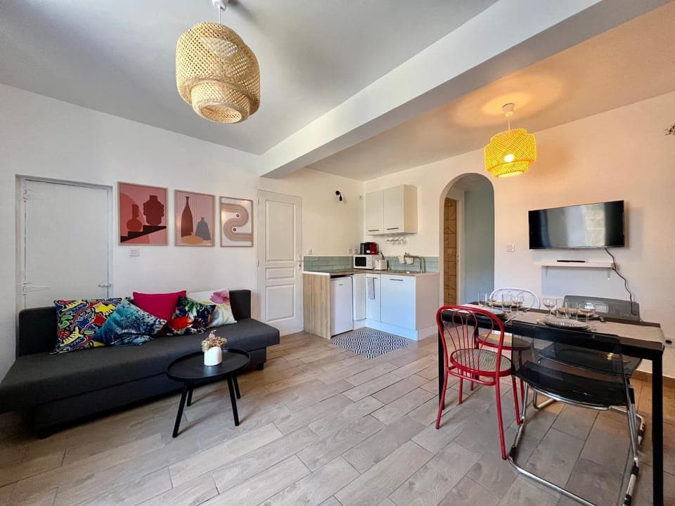 TV and multimedia, Kitchen or kitchenette, Living room, Seating area, Dining area, hair dresser, minibar