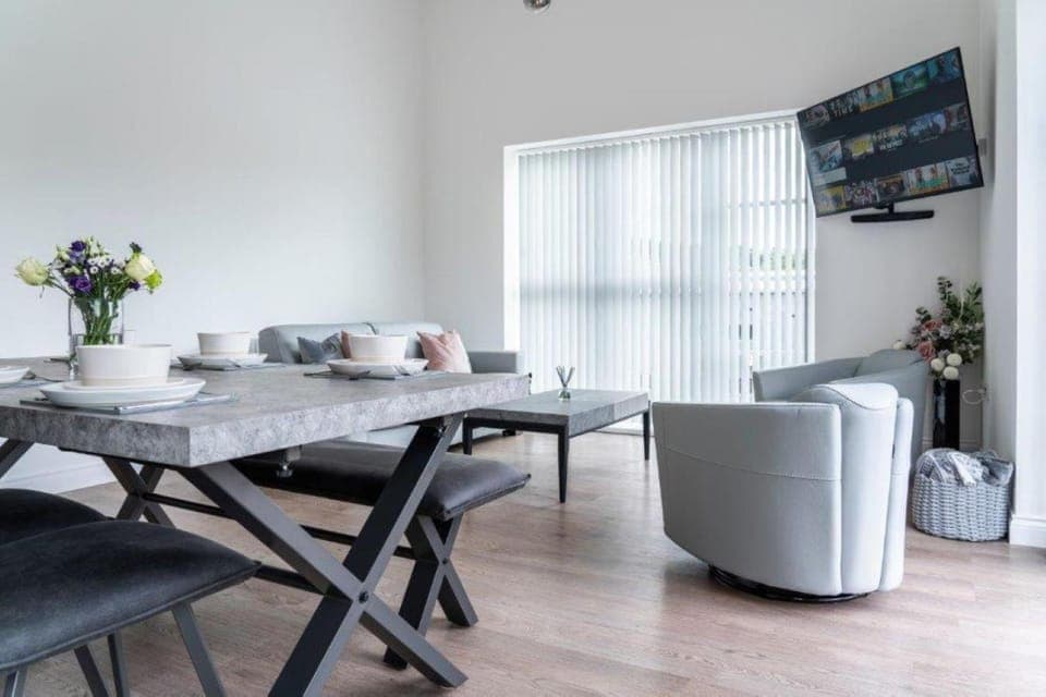 Living room, Dining area