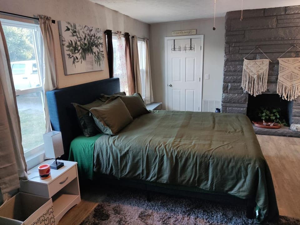 Bed, Bedroom