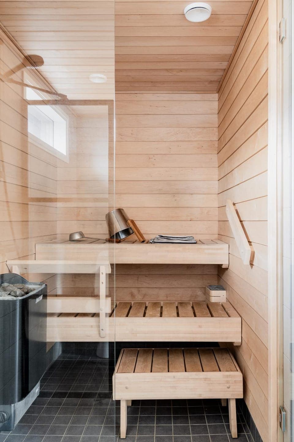 Moderni paritalo lähellä lentokenttää, free parking, sauna Apartment in Uusimaa